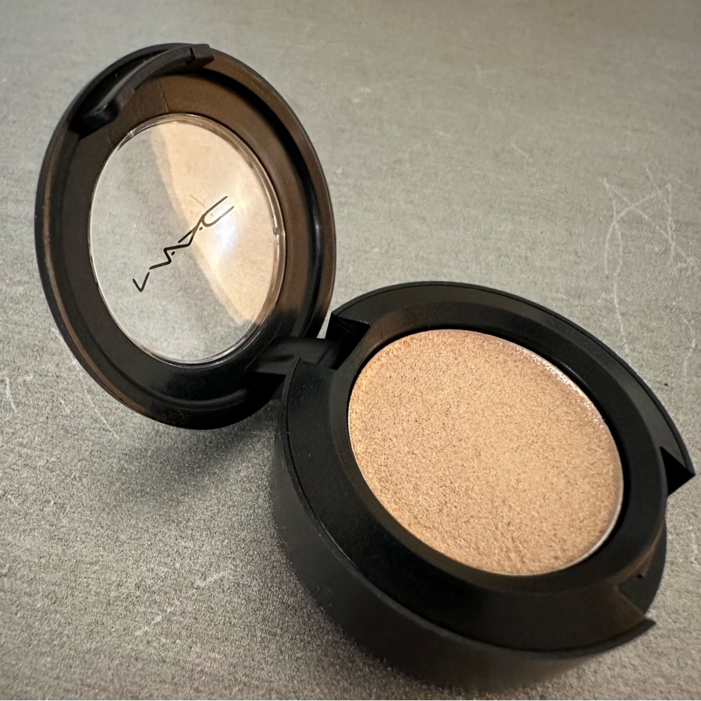 NWOT MAC OH SO GILTY Dazzleshadow